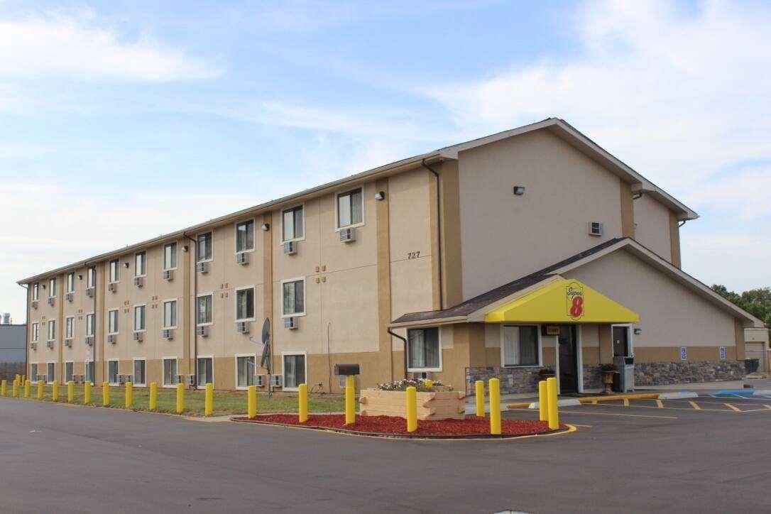 Super 8 Grand Rapids City Center Wyoming Exterior photo